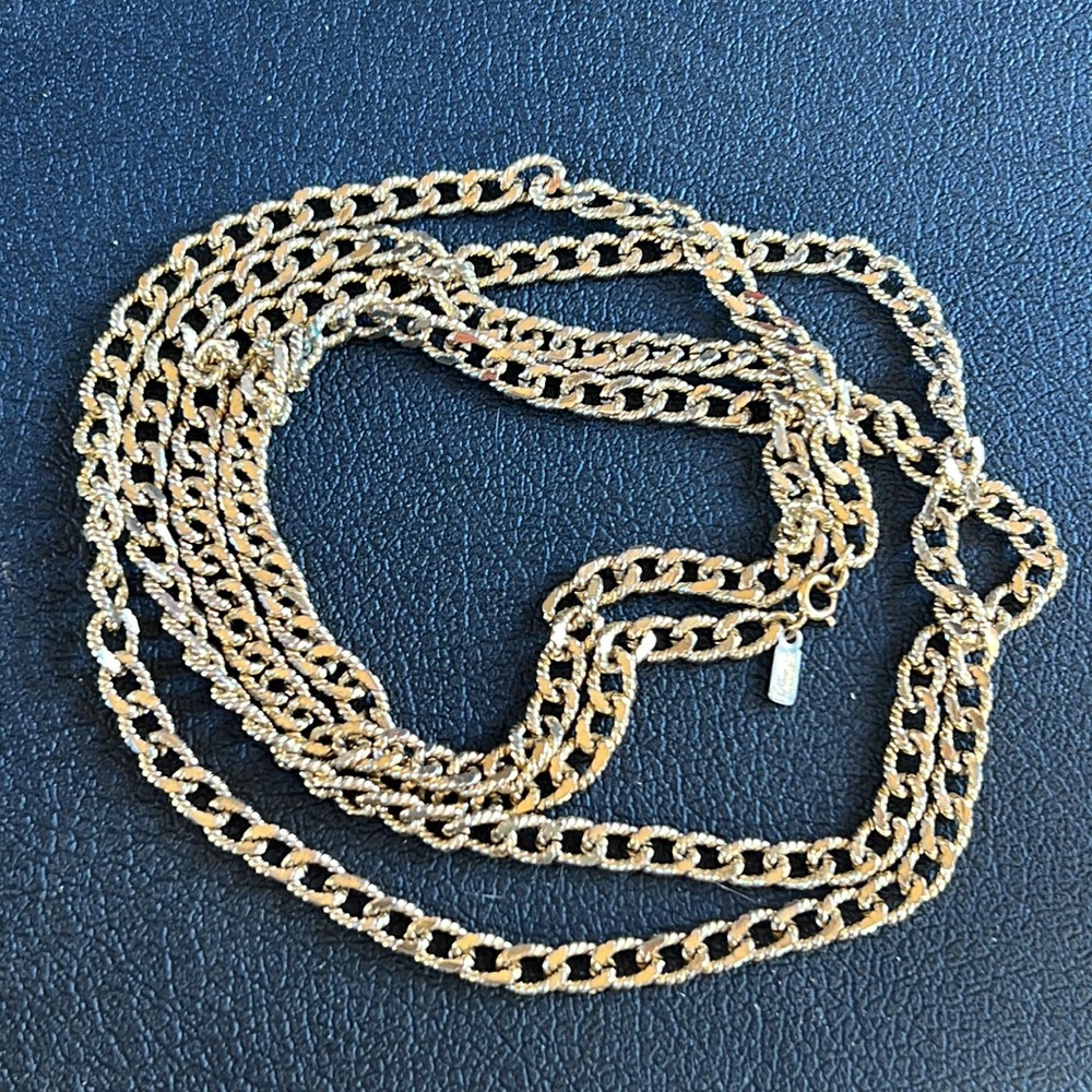 🌼 Vintage MONET gold tone Chain link necklace 3.6 oz
